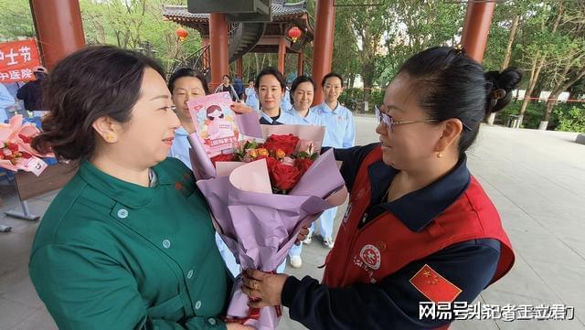 致敬白衣天使凝聚社会温情凯发k8登录沈阳爱心企业(图3)